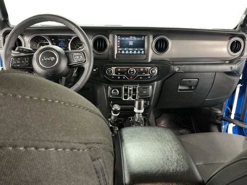 Used 2023 Jeep Gladiator Sport AWD/4WD image 6