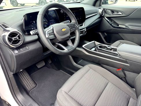 Used 2025 Chevrolet Equinox LT w/ Safety and Technology Package image 11