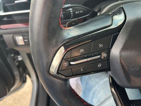 Used 2025 Chevrolet Traverse RS image 11