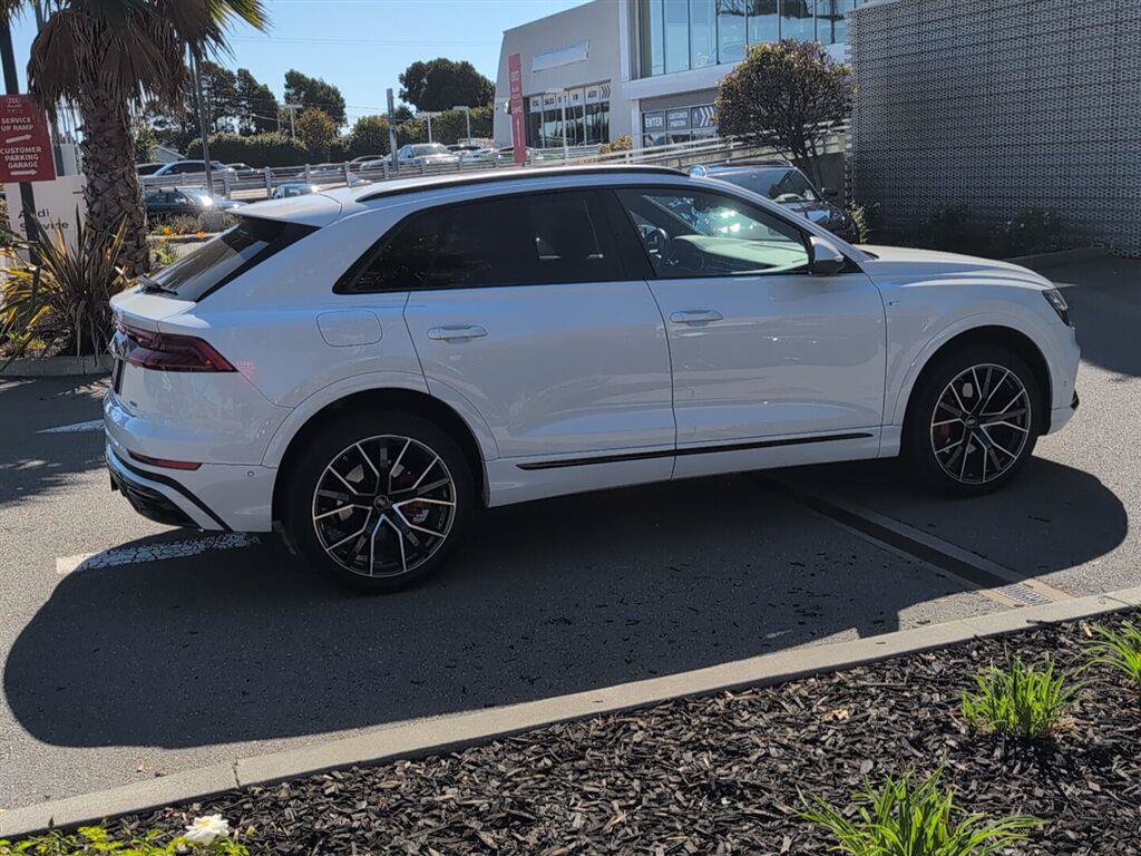 Used 2023 Audi Q8 Premium Plus AWD/4WD image 5