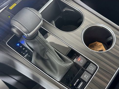 Used 2024 Toyota Sienna Limited image 20