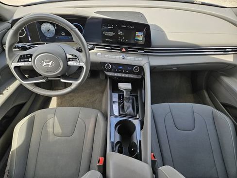 Used 2025 Hyundai Elantra SEL FWD image 26
