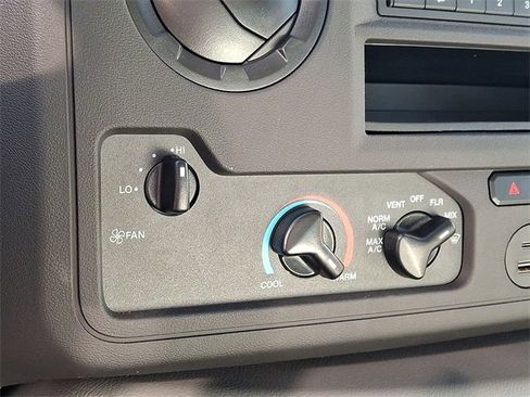 Used 2024 Ford E-450 and Econoline 450 Super Duty w/ Driver's Safety Package image 14