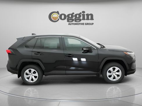 Certified 2025 Toyota RAV4 LE image 21