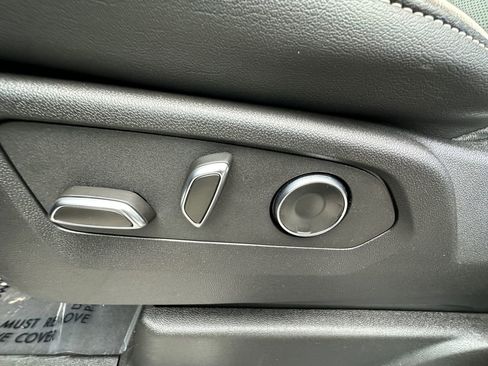 Used 2025 Cadillac Escalade Premium Luxury image 10