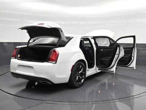 Used 2023 Chrysler 300 S w/ Comfort Group RWD image 37