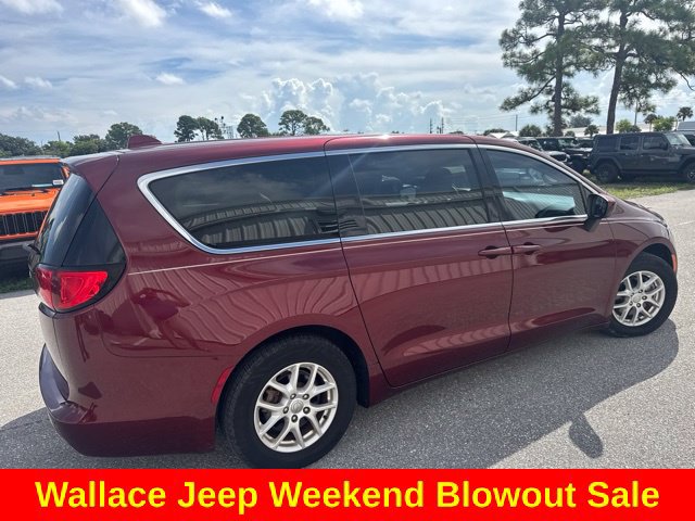 Used 2017 Chrysler Pacifica LX FWD image 4