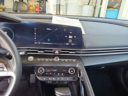 Used 2023 Hyundai Elantra SEL w/ Convenience Package FWD image 15