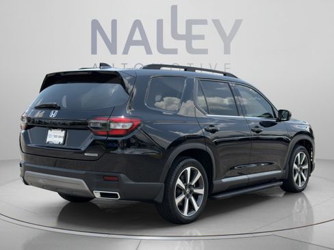 Used 2025 Honda Pilot Touring image 5
