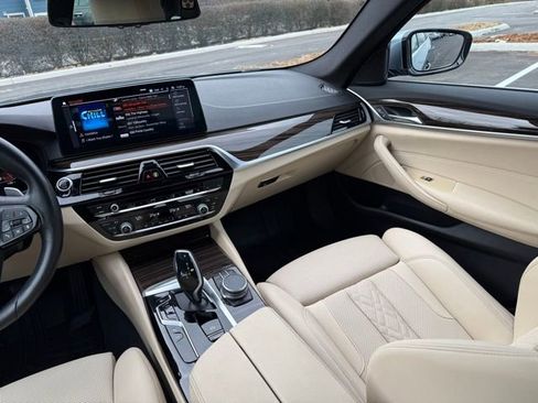 Used 2021 BMW 530i xDrive image 13