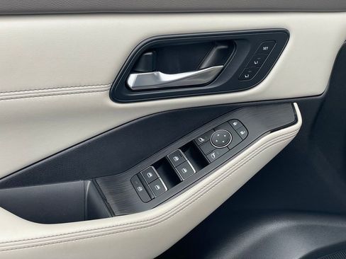 Used 2022 Nissan Rogue SL w/ SL Premium Package image 15