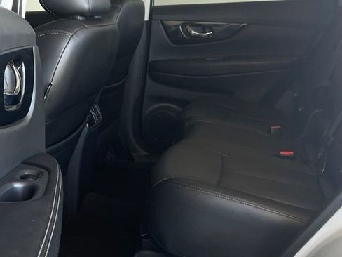 Used 2019 Nissan Rogue SL FWD image 16