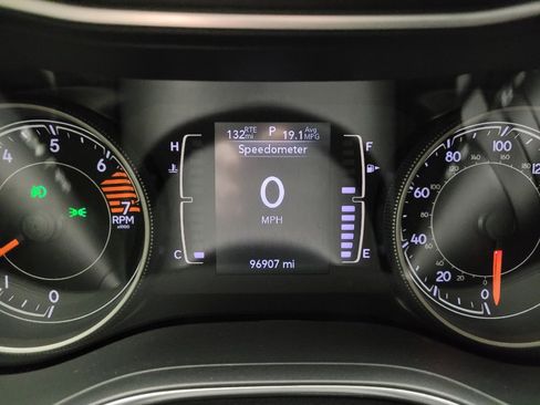 Used 2019 Jeep Cherokee Latitude Plus image 25