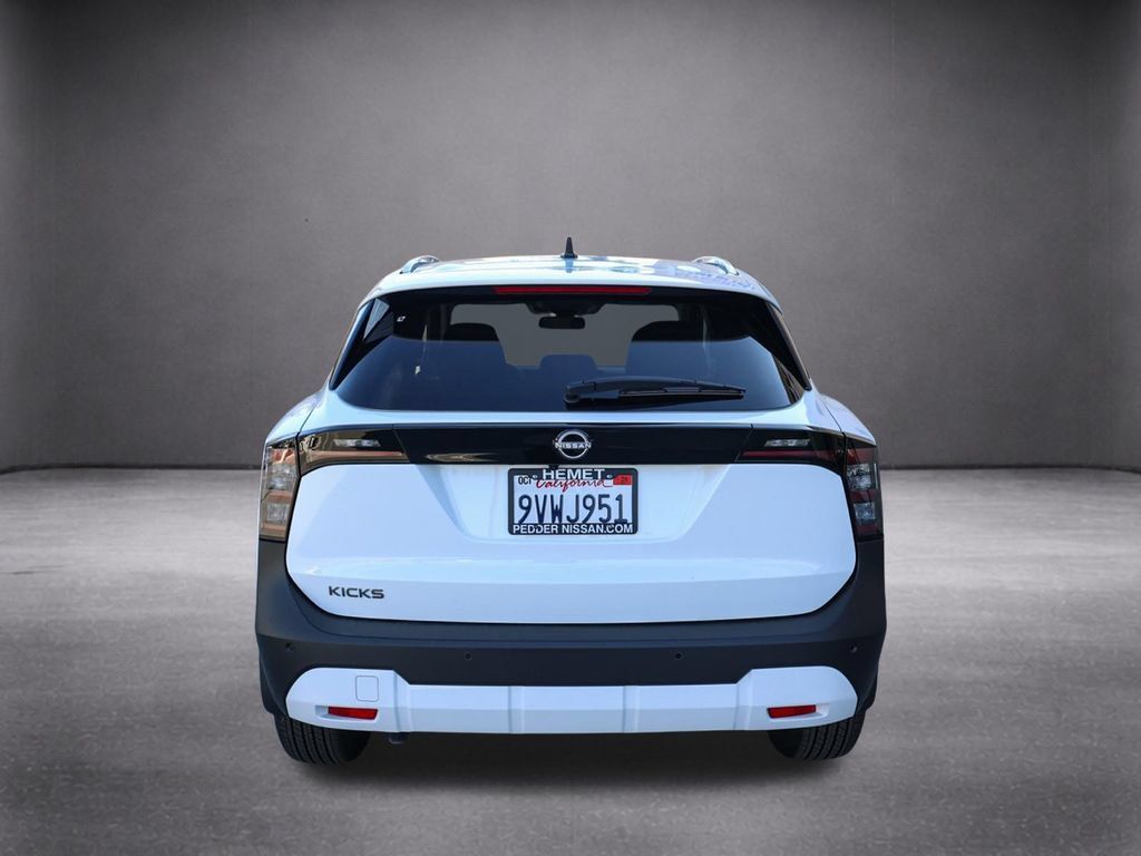 Used 2026 Nissan Kicks SV w/ Charging Package FWD image 6
