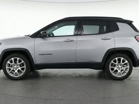 Used 2025 Jeep Compass Limited AWD/4WD image 5