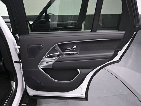 New 2025 Land Rover Range Rover Long Wheelbase SE image 12