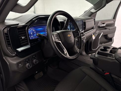 Used 2024 Chevrolet Silverado 2500 LT AWD/4WD image 16