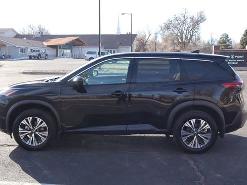 Used 2021 Nissan Rogue SV image 9