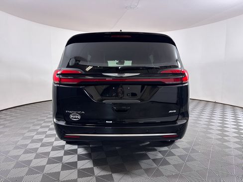 New 2026 Chrysler Pacifica Pinnacle image 14
