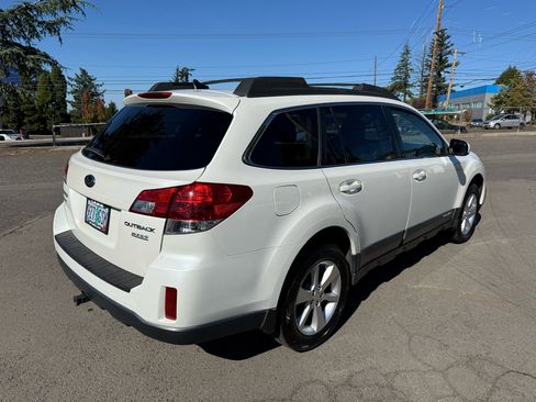 Used 2014 Subaru Outback 2.5i Limited w/ Moonroof Package image 6