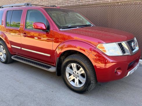 Used 2008 Nissan Pathfinder LE AWD/4WD image 2