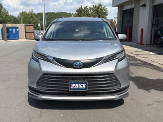 Used 2022 Toyota Sienna LE AWD/4WD video 2