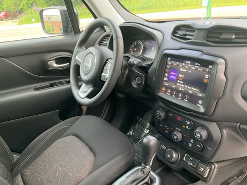 Used 2023 Jeep Renegade Latitude AWD/4WD image 29