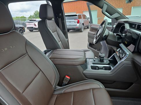 Used 2023 GMC Sierra 1500 Denali w/ Denali Reserve Package AWD/4WD image 10