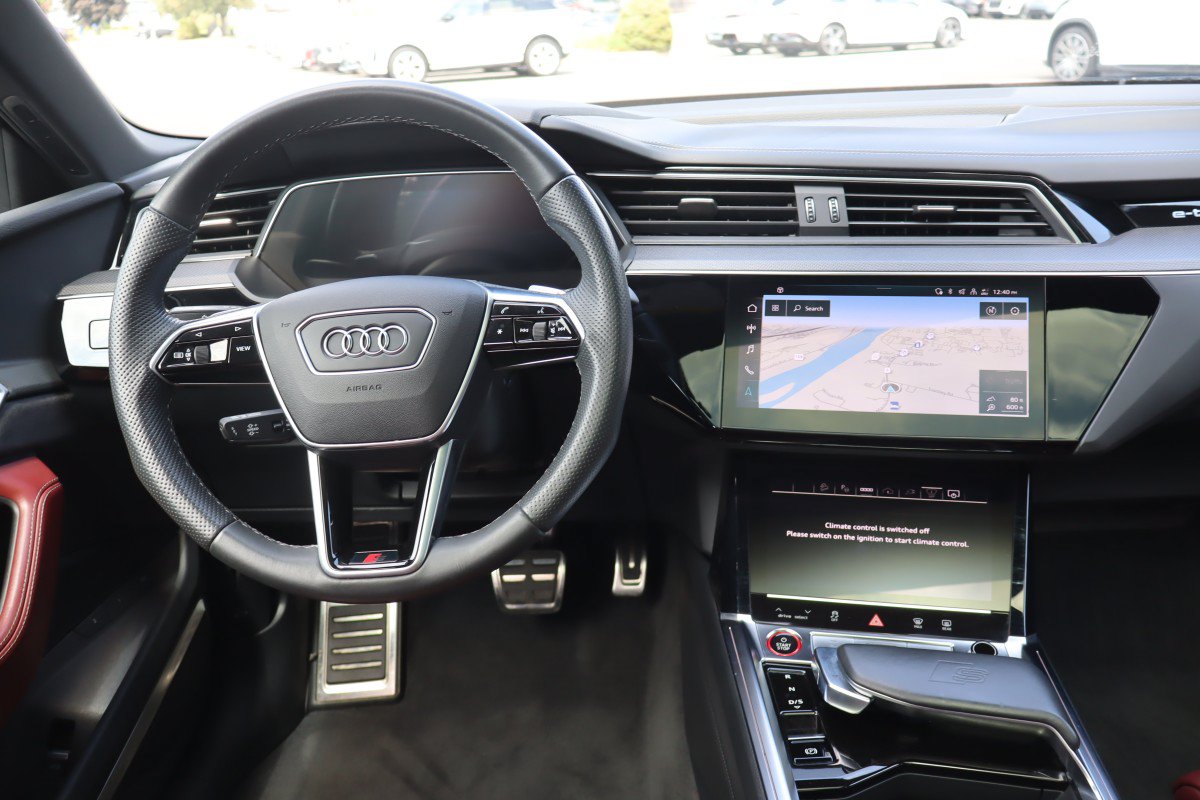 Used 2024 Audi SQ8 e-tron Prestige w/ Prestige Package AWD/4WD image 17