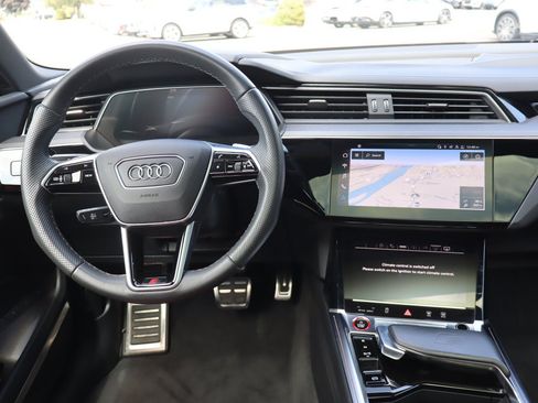 Used 2024 Audi SQ8 e-tron Prestige w/ Prestige Package AWD/4WD image 17