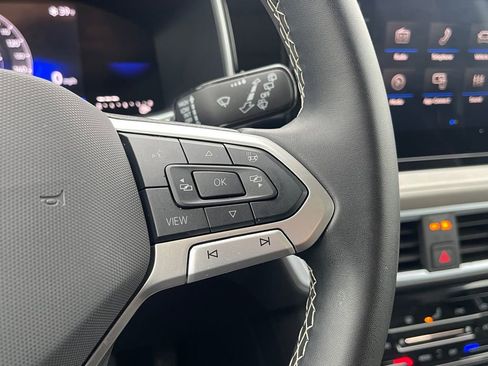 Used 2025 Volkswagen Taos SE image 17