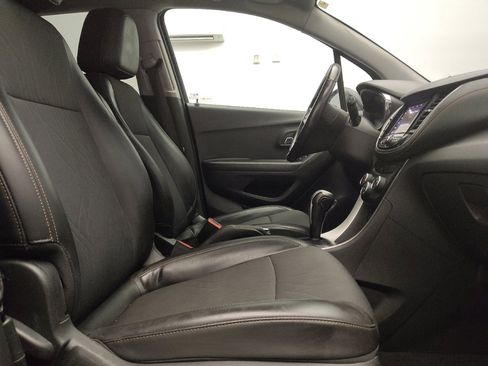 Used 2022 Chevrolet Trax LT w/ Driver Confidence Package AWD/4WD image 21