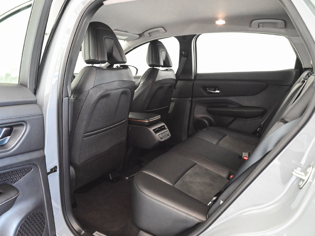 Used 2024 Nissan Ariya AWD image 29