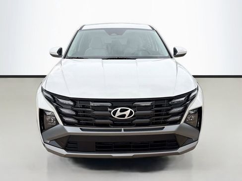 Certified 2025 Hyundai Tucson SE image 2