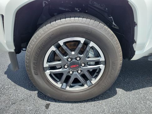 Used 2024 Toyota Tacoma TRD Sport w/ TRD Sport Upgrade Package RWD image 5