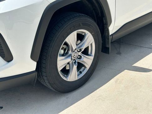 Used 2025 Toyota RAV4 LE AWD/4WD image 9