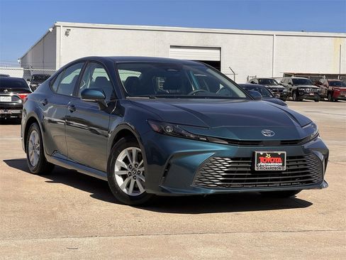 Used 2025 Toyota Camry LE image 2