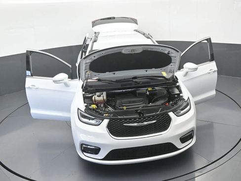 Used 2022 Chrysler Pacifica Touring-L FWD image 70