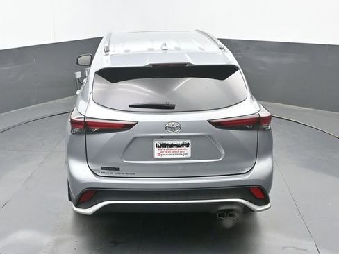 Used 2024 Toyota Highlander XSE image 15