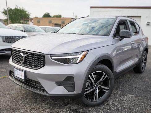 New 2026 Volvo XC40 B5 Core w/ Climate Package image 2