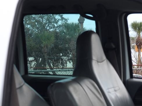 Used 2006 Ford F450 XLT image 13