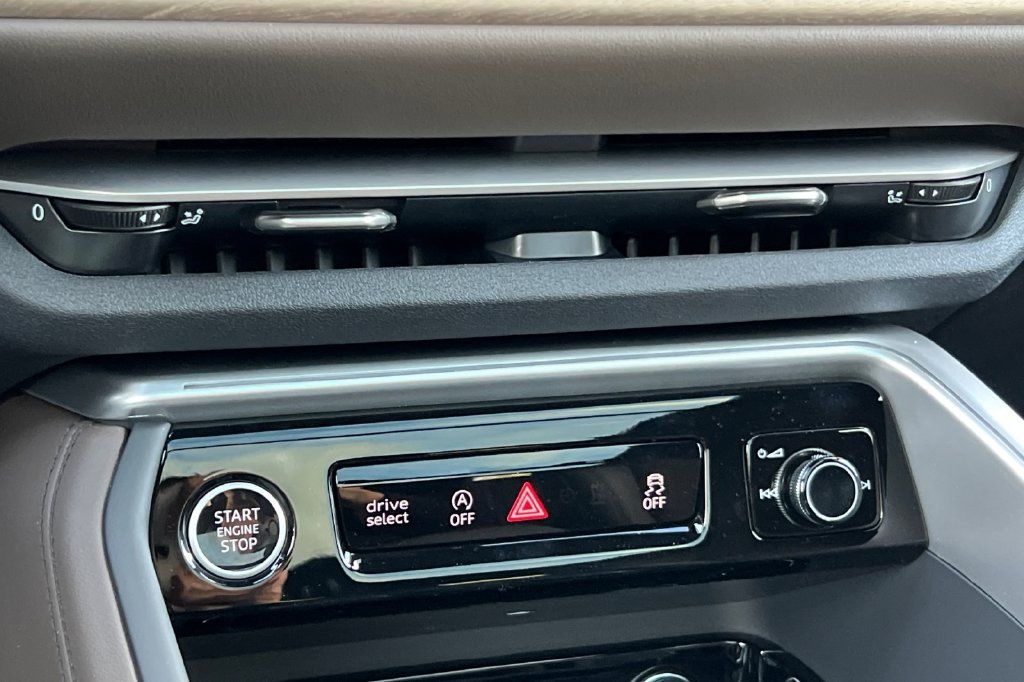 Certified 2025 Audi Q5 Premium Plus AWD/4WD image 23