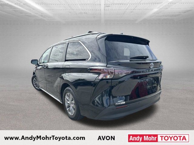 Used 2024 Toyota Sienna XLE AWD/4WD image 6