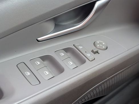 Used 2022 Hyundai Elantra SEL w/ Convenience + Premium Package image 13