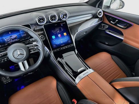 Used 2025 Mercedes-Benz GLC 300 image 21