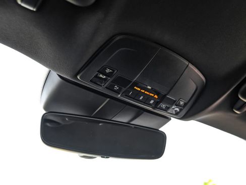 Used 2021 Porsche 718 Cayman w/ Premium Package RWD image 19
