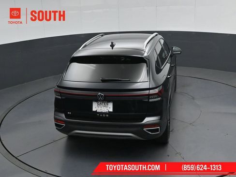 Used 2025 Volkswagen Taos SE FWD image 43