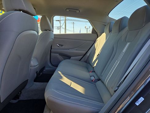 Certified 2022 Hyundai Elantra SEL image 25