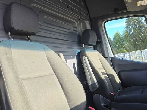 Used 2025 Mercedes-Benz Sprinter 2500 image 14