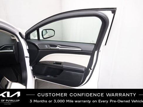 Used 2017 Ford Fusion Titanium FWD image 16